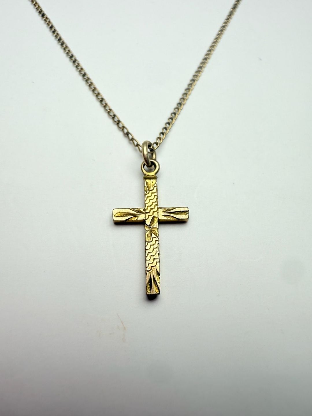 Vintage 14k Gold Filled Etched Cross Pendant Necklace 2