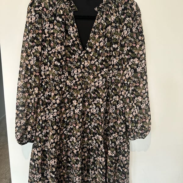 Time And Tru Dress Size S (4-6) Black Floral Long Sleeve Ruffle Neck