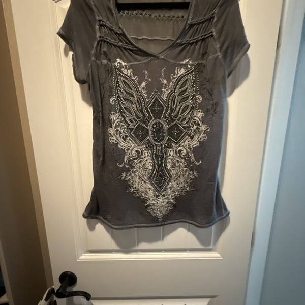 Maurices Graphic T-Shirt Size XXL Gray Winged Cross Rhinestone Embellished