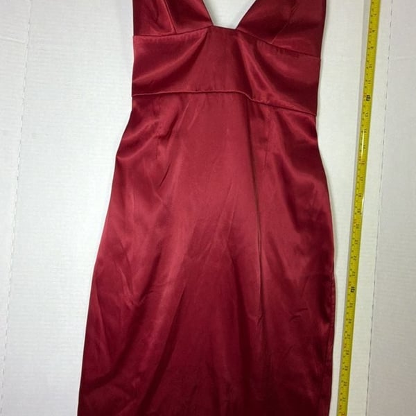 Makers of Dreams Satin V-Neck Midi Dress Size M Red