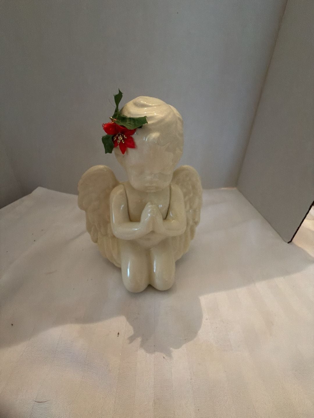 Vintage Ceramic Praying Angel Figurine With Poinsettia 1