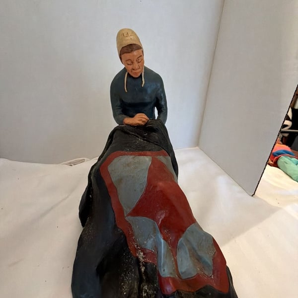 Vintage Amish Quilter Figurine Folk Art Statue