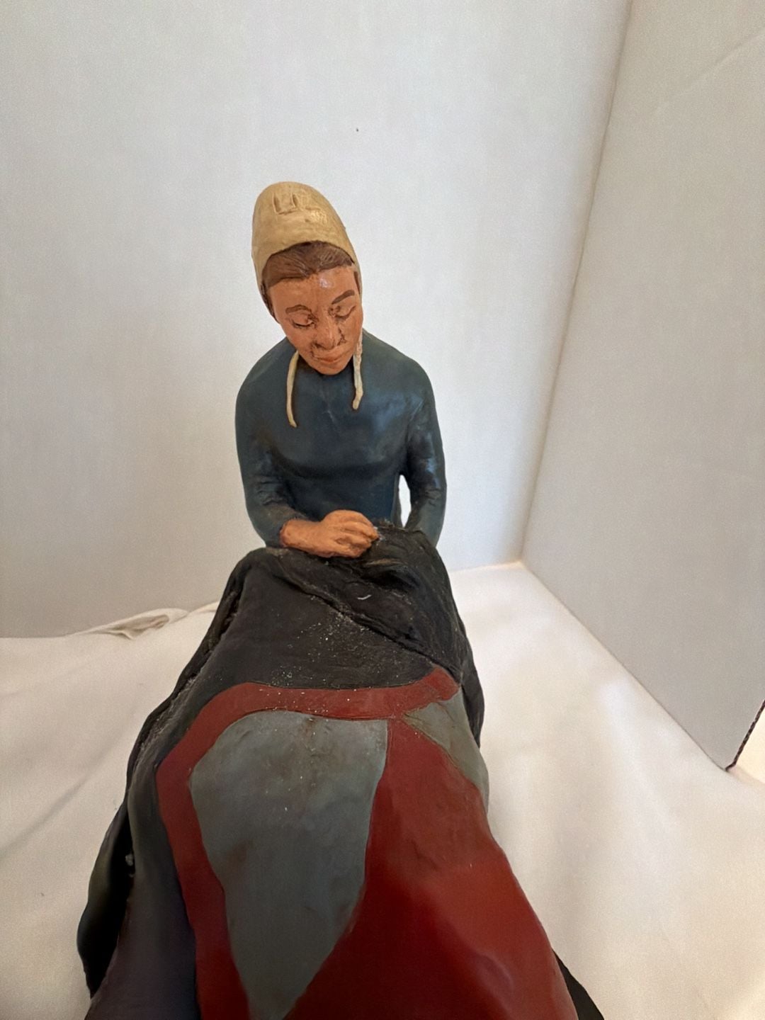 Vintage Amish Quilter Figurine Folk Art Statue 2