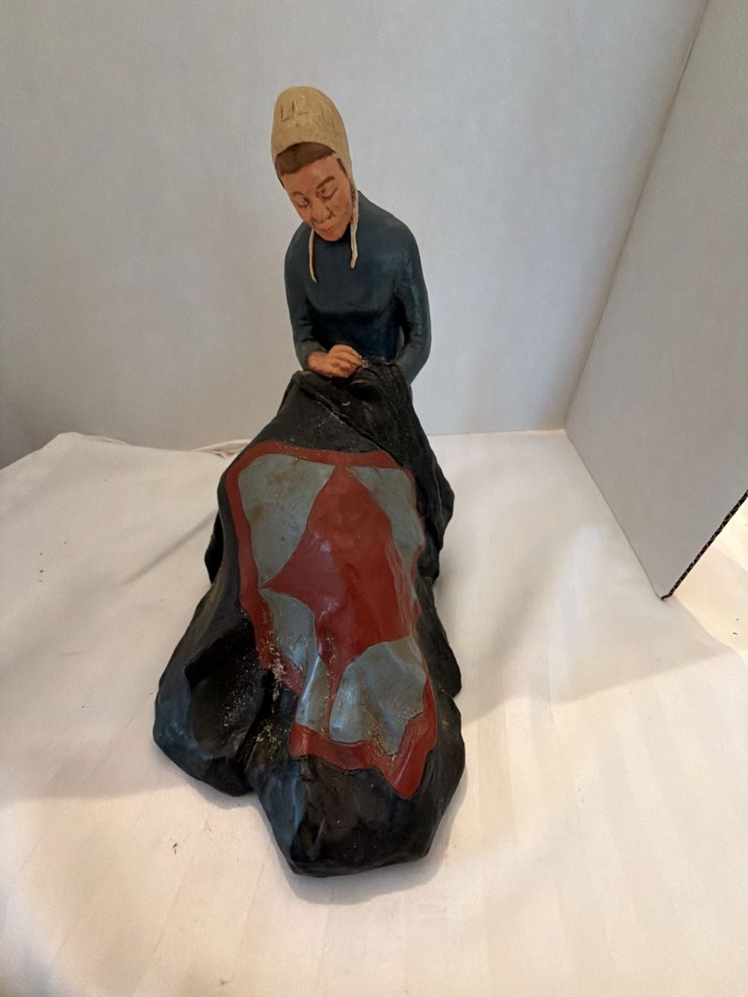 Vintage Amish Quilter Figurine Folk Art Statue 4