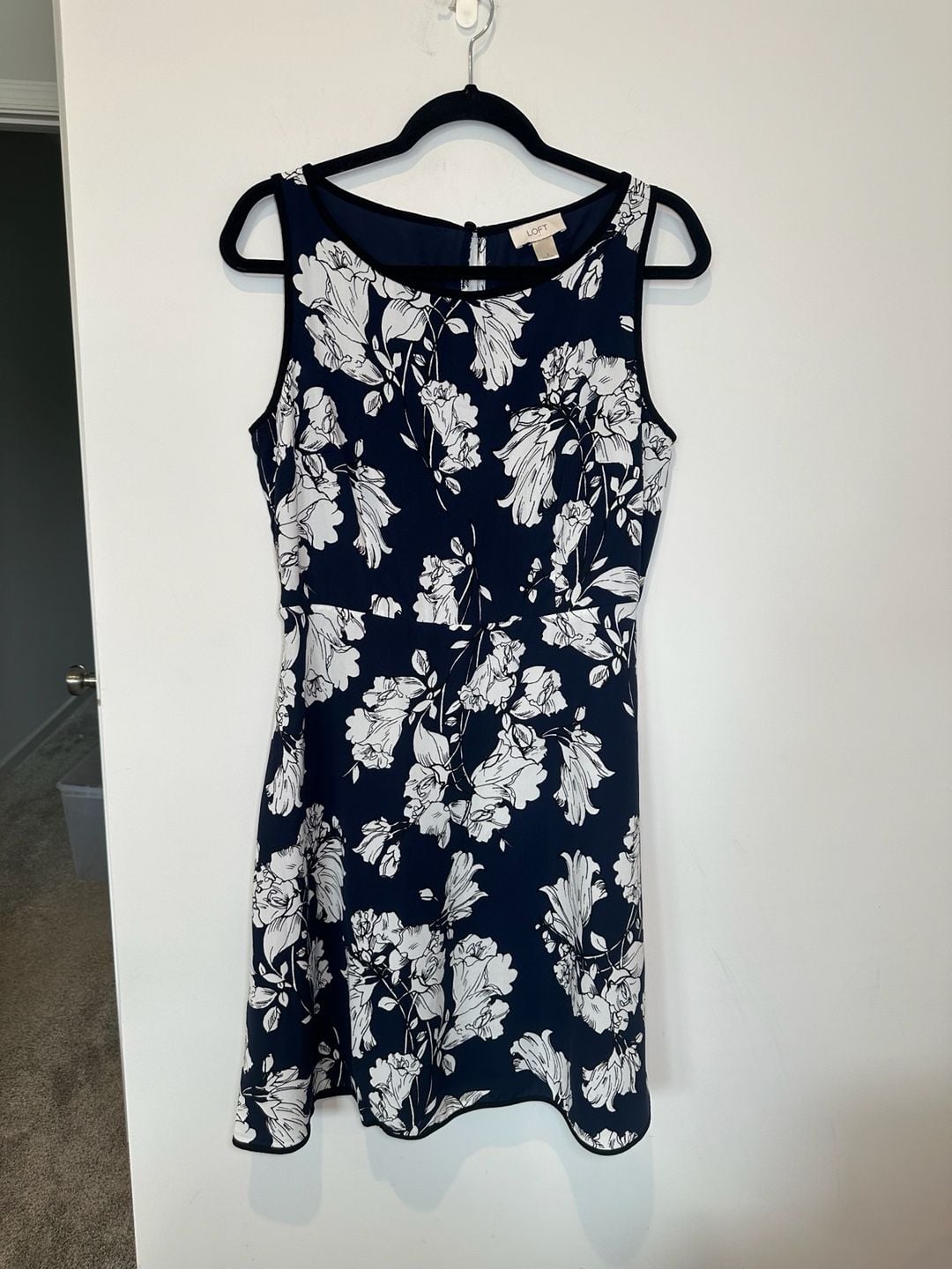 Loft Fit And Flare Dress Size 6 Navy White Floral Sleeveless 2
