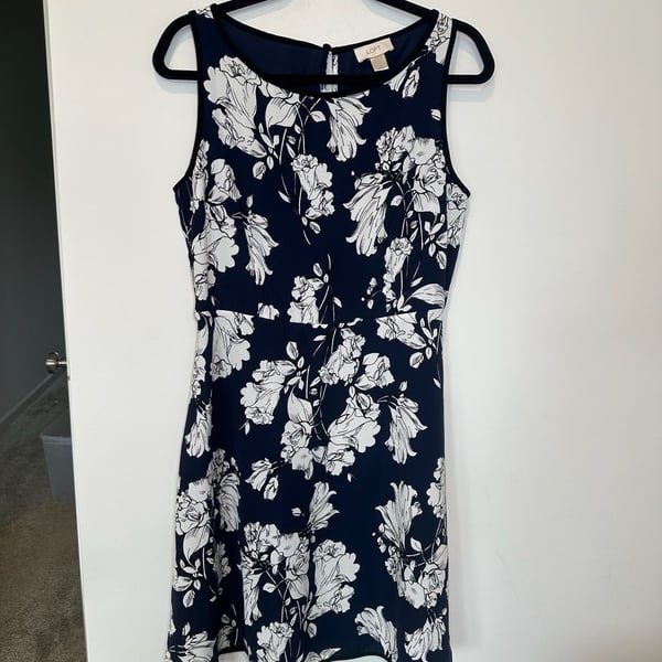 Loft Fit And Flare Dress Size 6 Navy White Floral Sleeveless