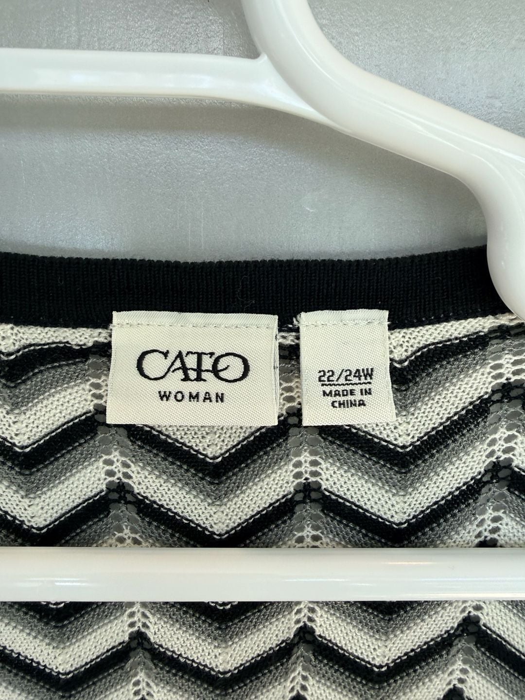 Cato Woman Cardigan Sweater Size 22/24W Black White Red Chevron Print 5