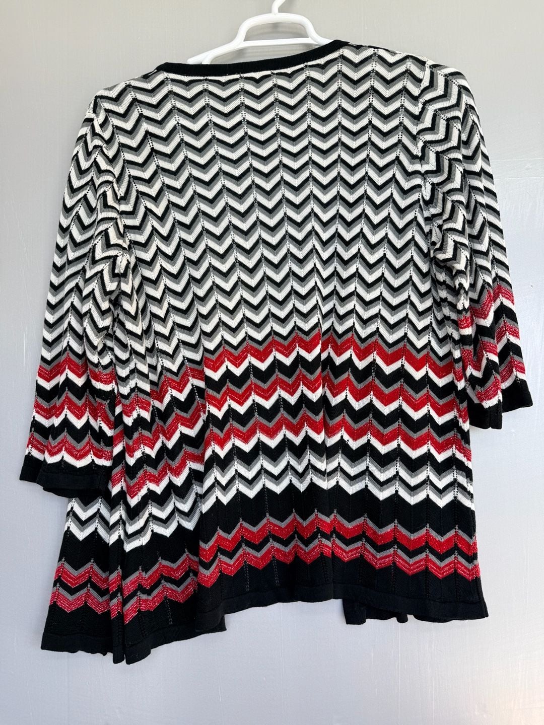 Cato Woman Cardigan Sweater Size 22/24W Black White Red Chevron Print 7