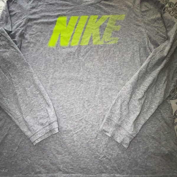 Nike Dri-Fit Graphic Long Sleeve Tee Size XL Gray Neon Green Logo