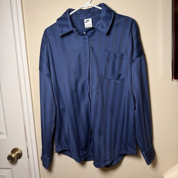 Nike Women's Oversized Jacquard Striped Button Down – ,