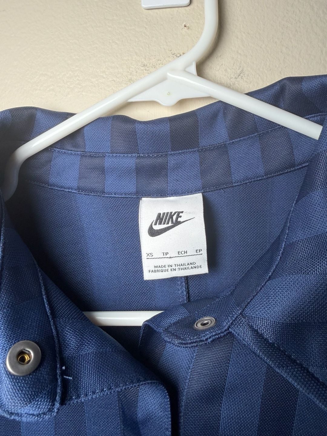 Nike Women's Oversized Jacquard Striped Button Down – , 3