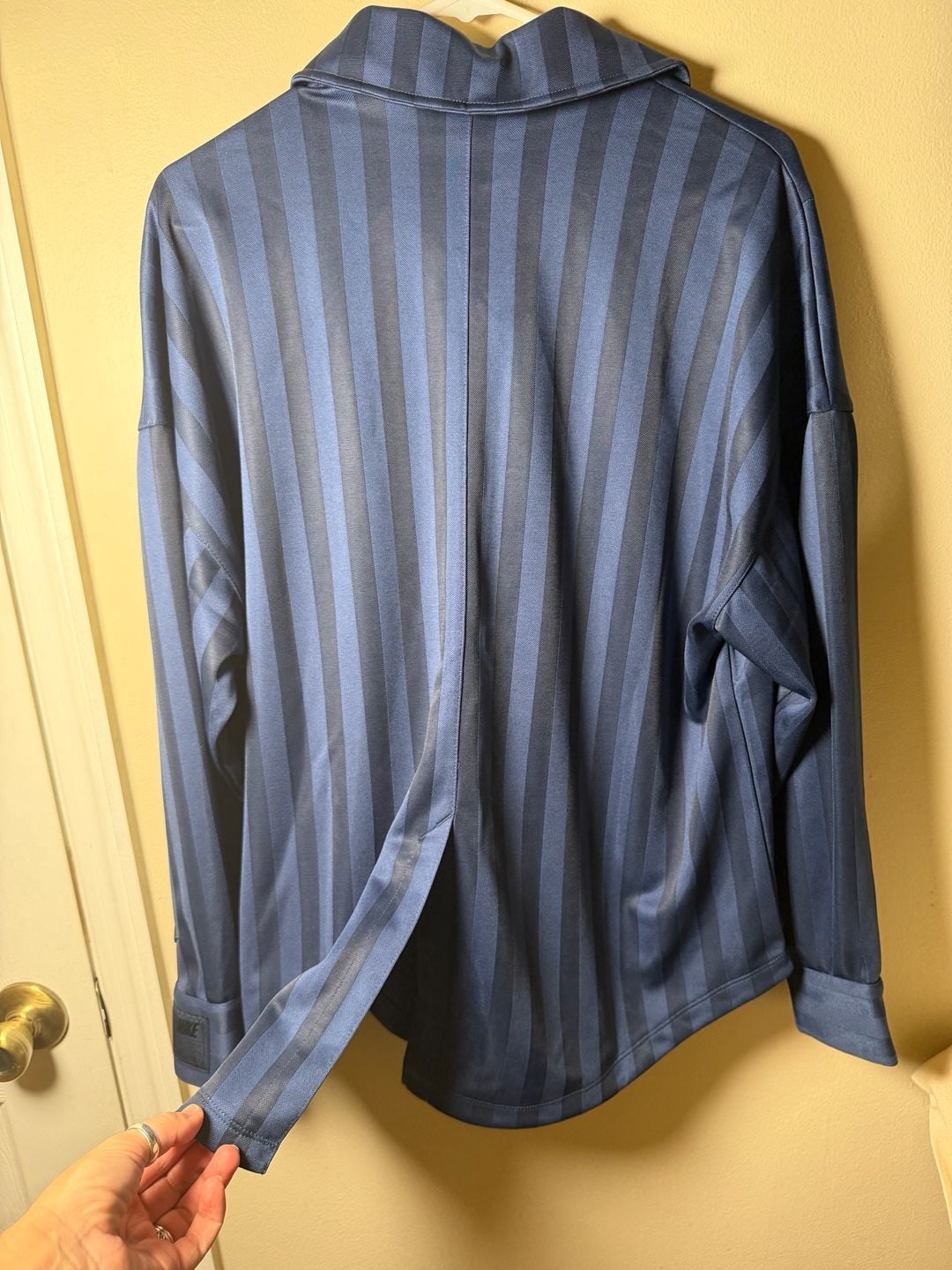 Nike Women's Oversized Jacquard Striped Button Down – , 5
