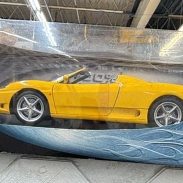 Hot Wheels Ferrari 360 Spider 1:18 Yellow Diecast Car
