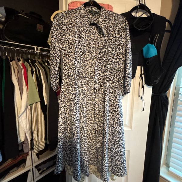 Lauren Ralph Lauren Floral Shirt Dress Size 4P Blue White Midi w cinch waist