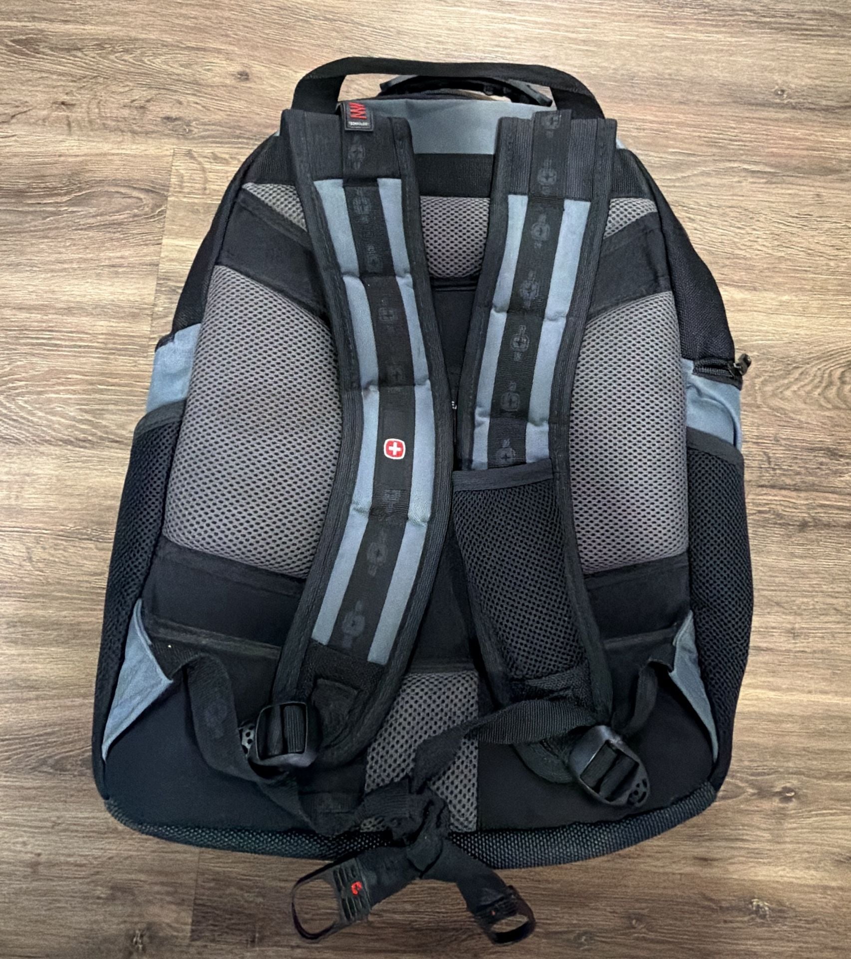 SwissGear Pegasus 17 Laptop Backpack Black Blue 3