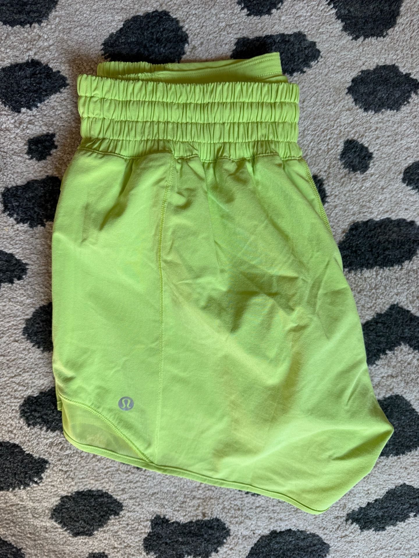 Lululemon Hotty Hot High-Rise Lined Short 4" Scream Green Light Size 6 3