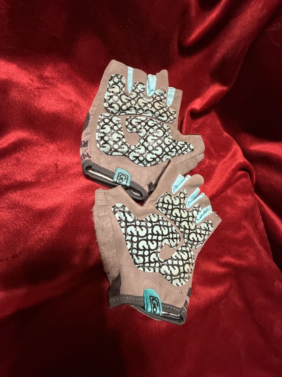 GoFit Go Grip Fitness Gloves Grey Turquoise 1