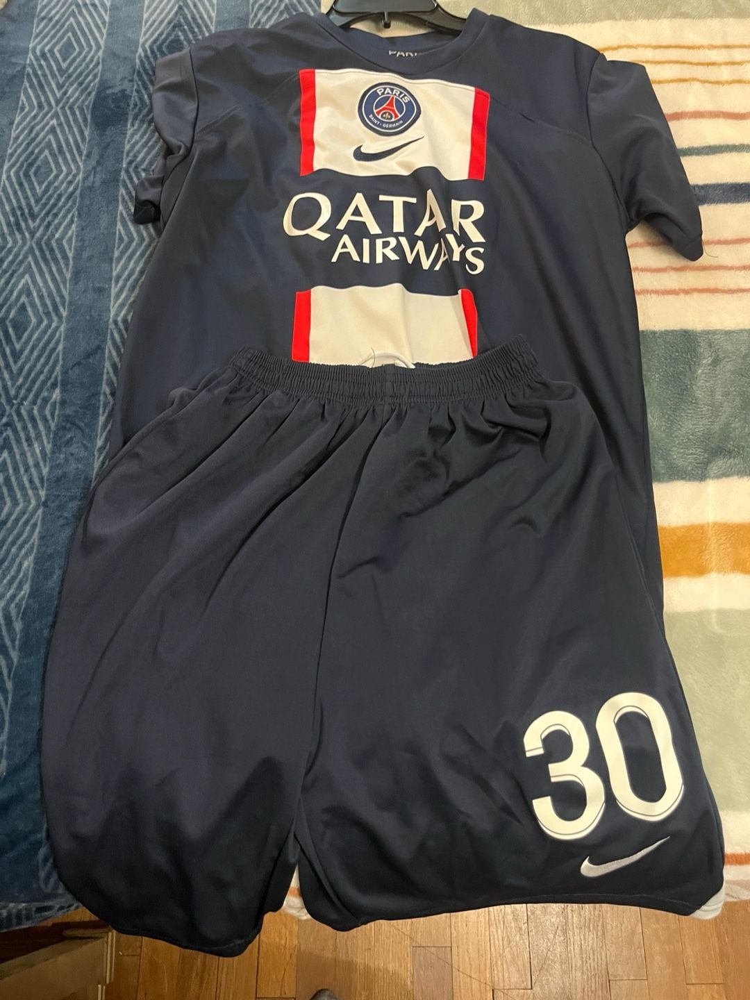 Nike Paris Saint-Germain Soccer Jersey And Shorts Messi XL 1