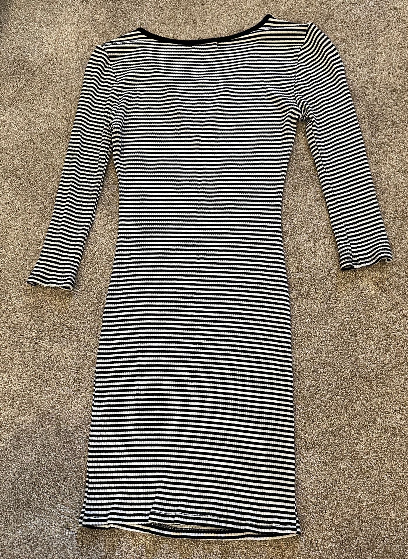 Full Tilt Striped Dress Size XS Lace Up Front Long Sleeve Black White 3