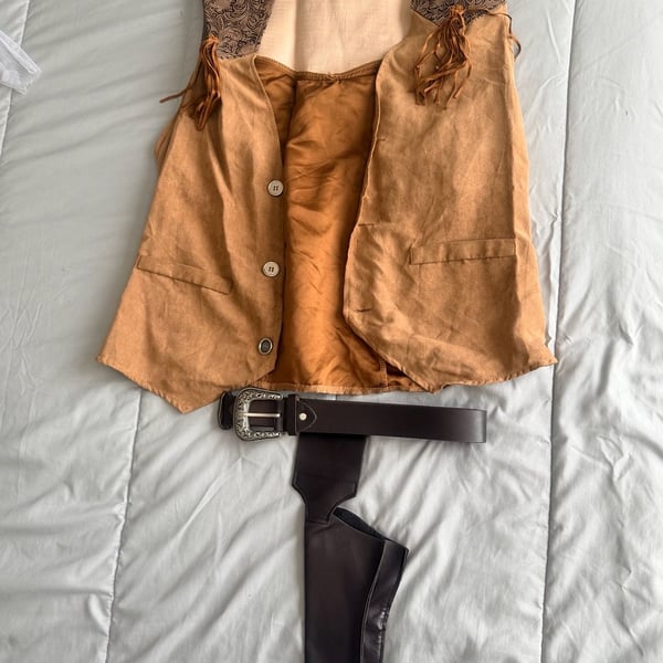 Spirit Western Faux Suede Fringe Vest with belt & holster Mens- S/M Costume