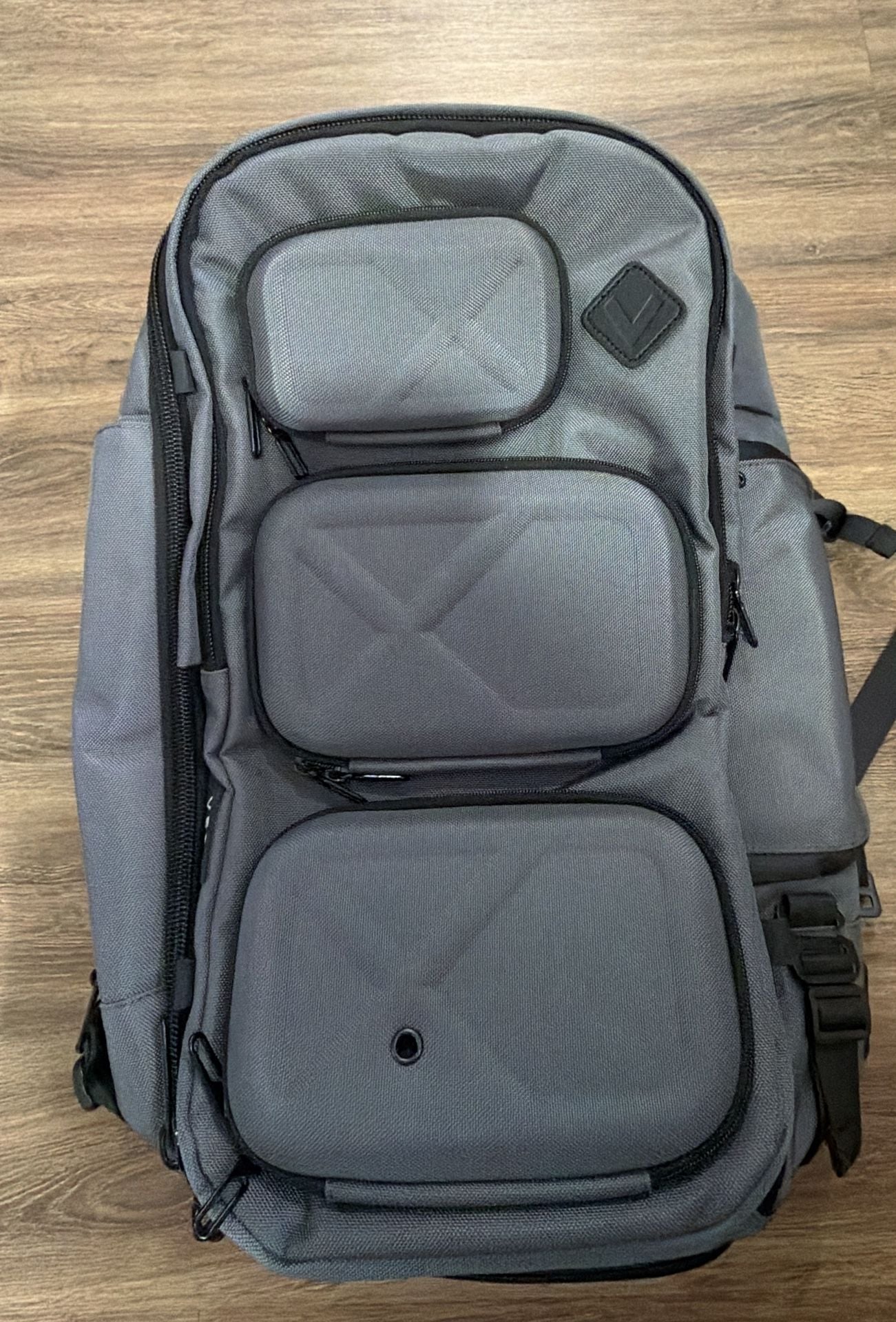 Veria Savvy Modular Travel Backpack Grey Anti-Theft TSA Lock 2