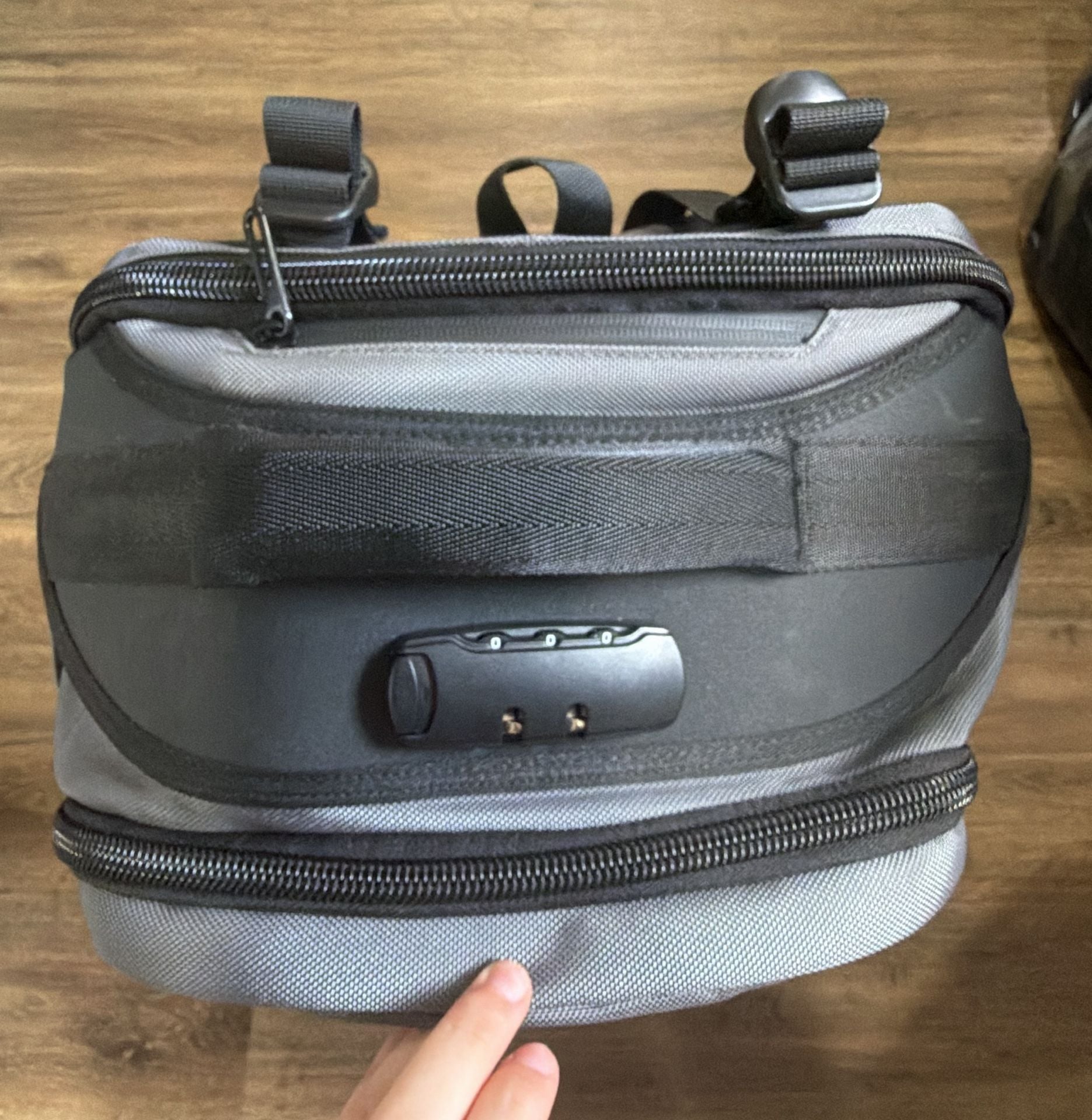 Veria Savvy Modular Travel Backpack Grey Anti-Theft TSA Lock 3
