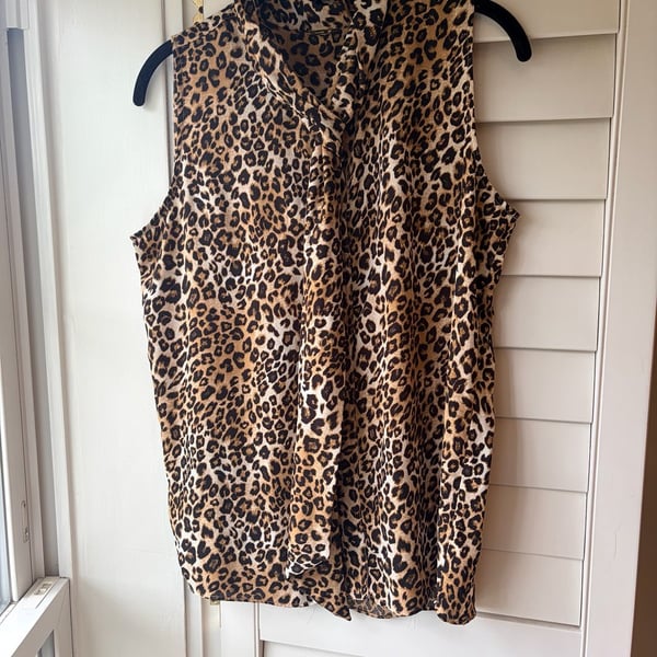 Tahari Leopard Y2K Baddie Animal Print Draped Sleeveless Blouse Top M