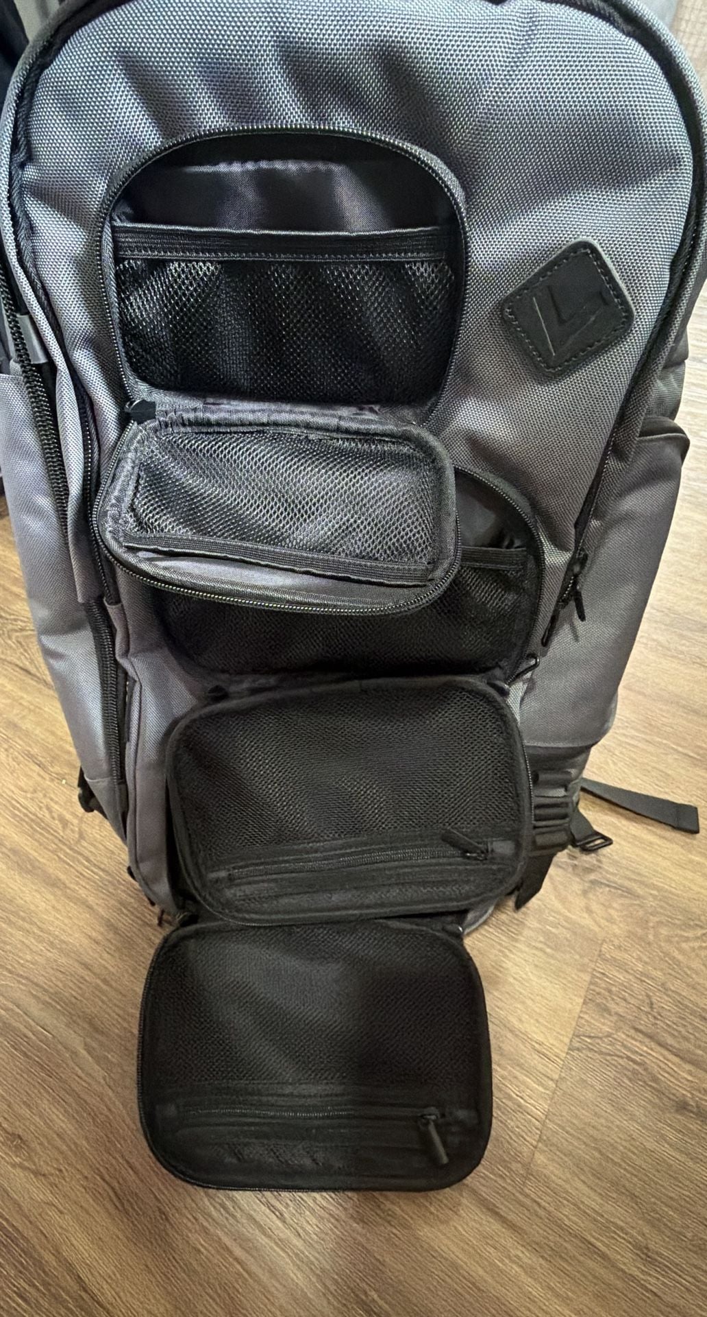 Veria Savvy Modular Travel Backpack Grey Anti-Theft TSA Lock 8