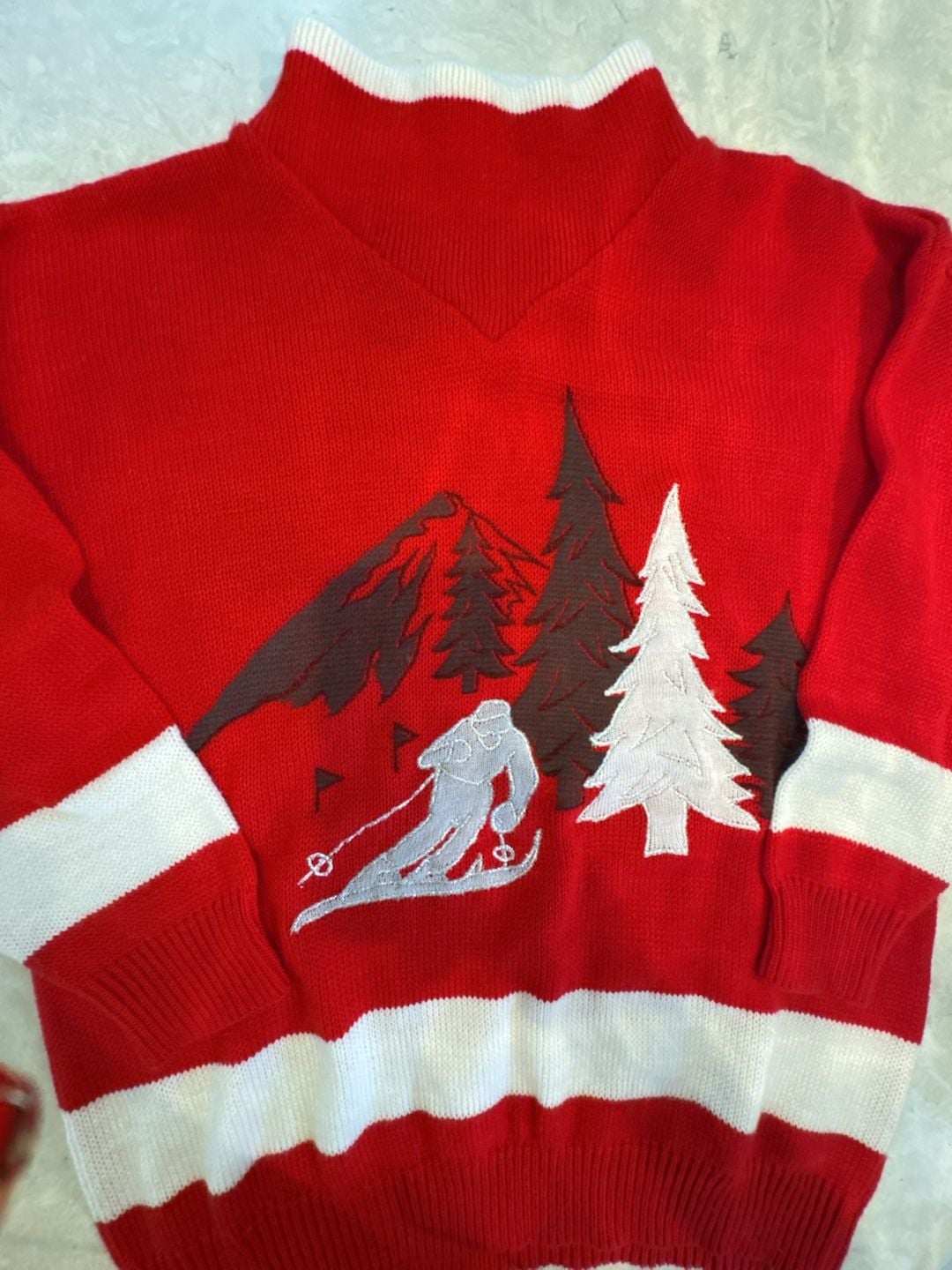 Oui Designer Collection Ski Sweater Size L Red Mountain Scene 3