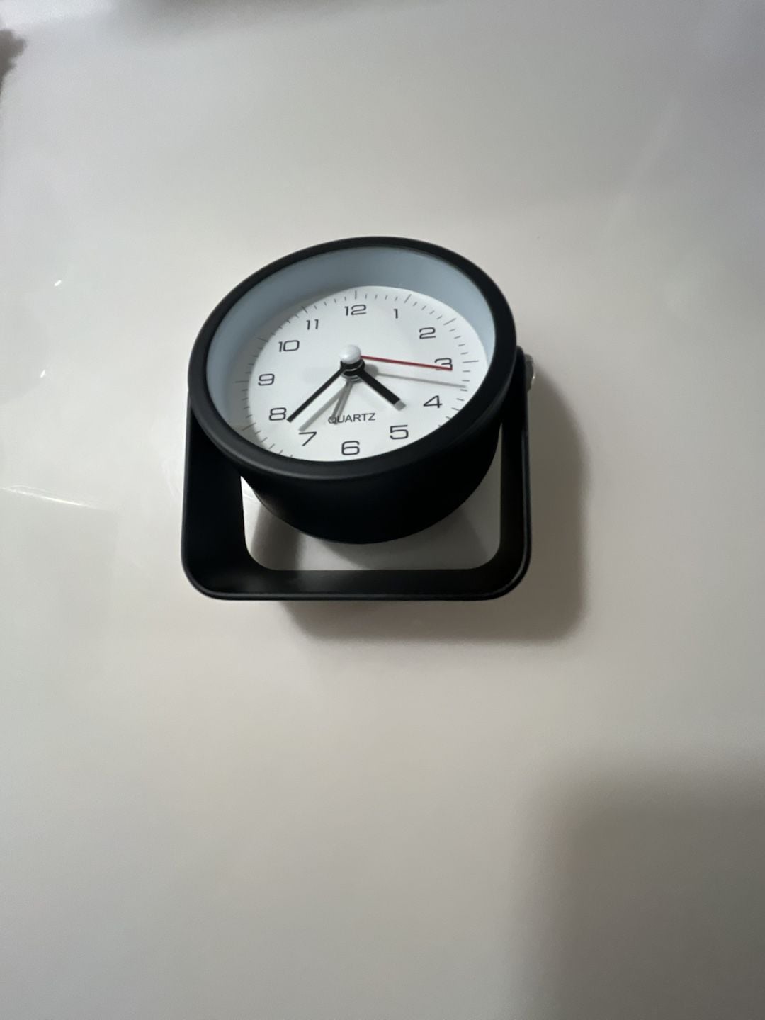 Unbranded Round Analog Quartz Alarm Clock Black New 10