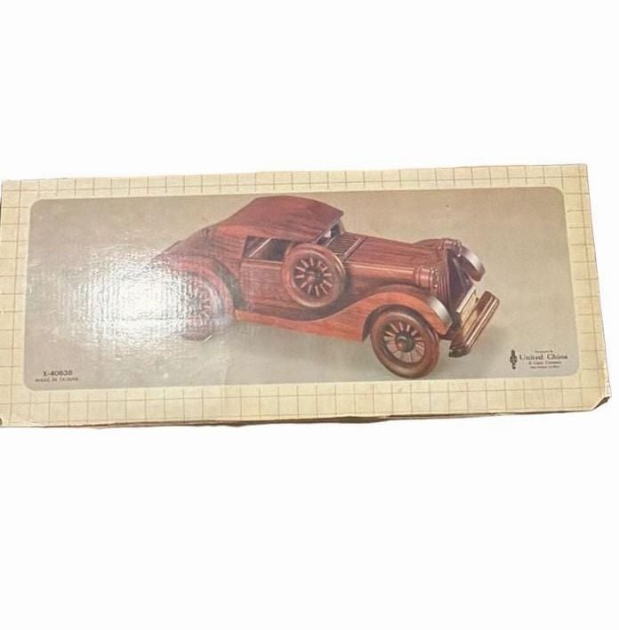 United China Antique Car Auburn 851 S.C. 1935 Wooden Model 7
