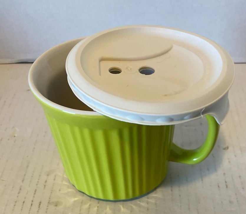 CorningWare Colours Mug 20 oz Lime Green Ribbed Travel Cup with Lid 1