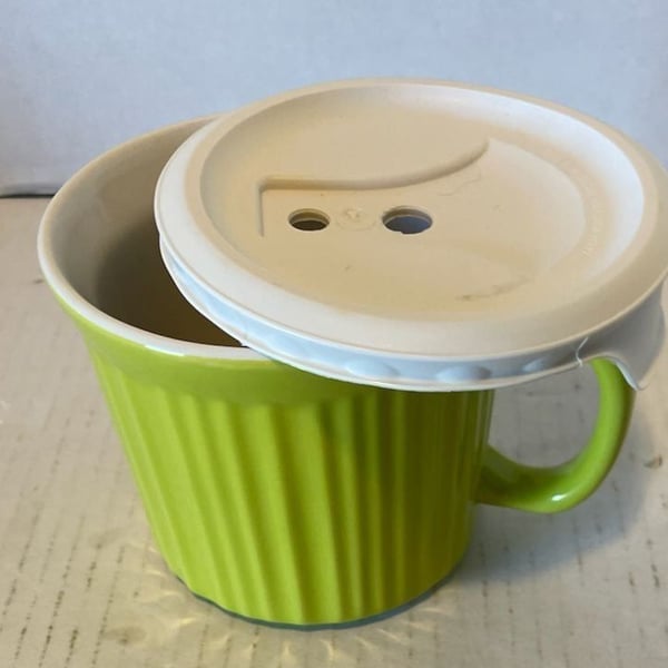 CorningWare Colours Mug 20 oz Lime Green Ribbed Travel Cup with Lid