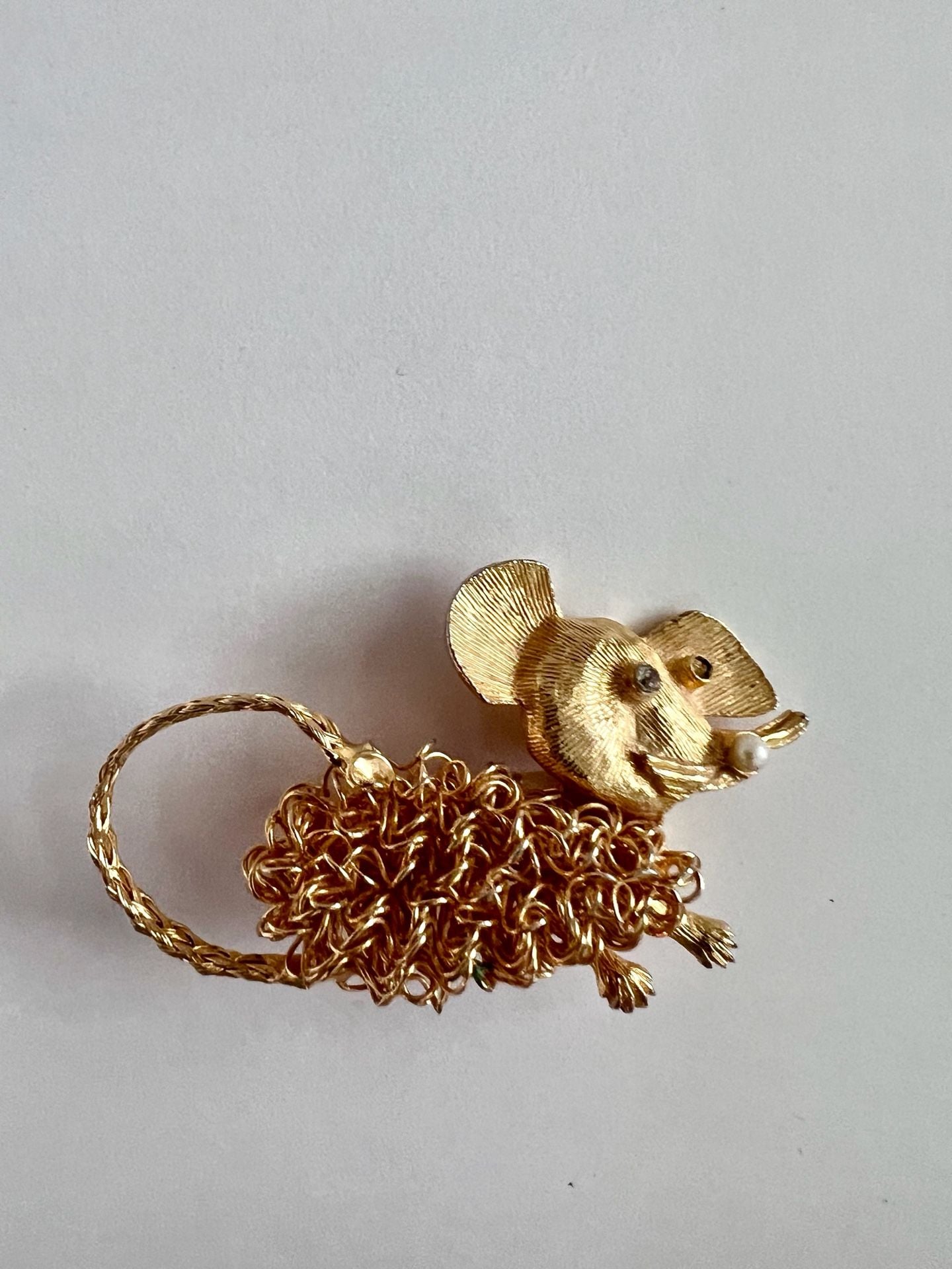 Mid-century Vintage Gold Tone Mouse Brooch Pin 2