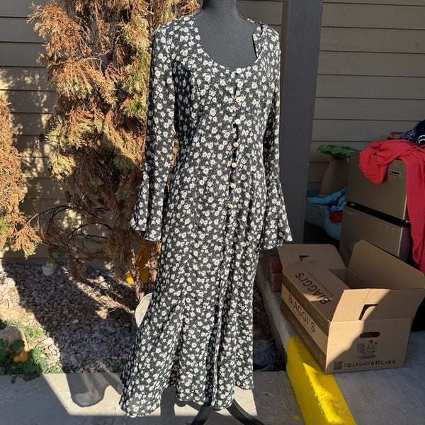Moda Intl Floral Print Maxi Dress Size 12 Black Button Front