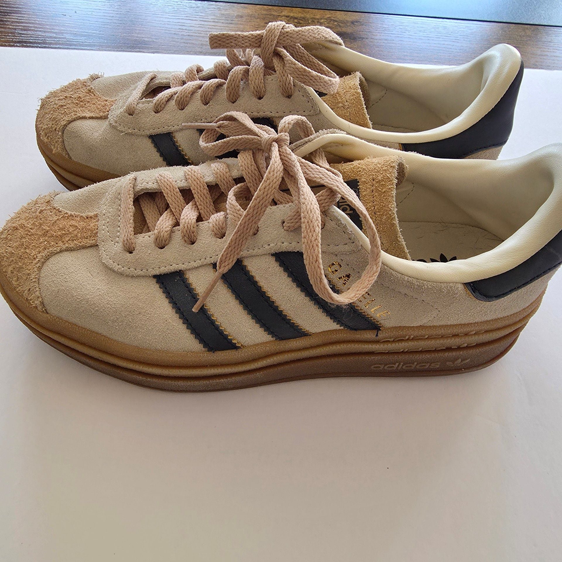 Adidas Gazelle Bold Womans Size 6 Cream Suede Platform Sneakers 2