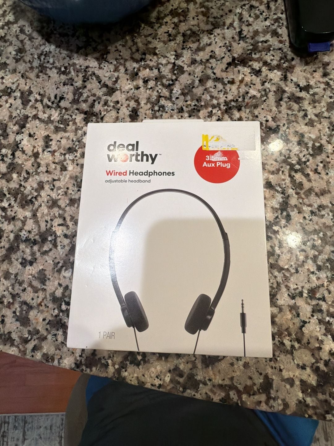dealworthy Wired Headphones 3.5mm Aux Plug Black 1