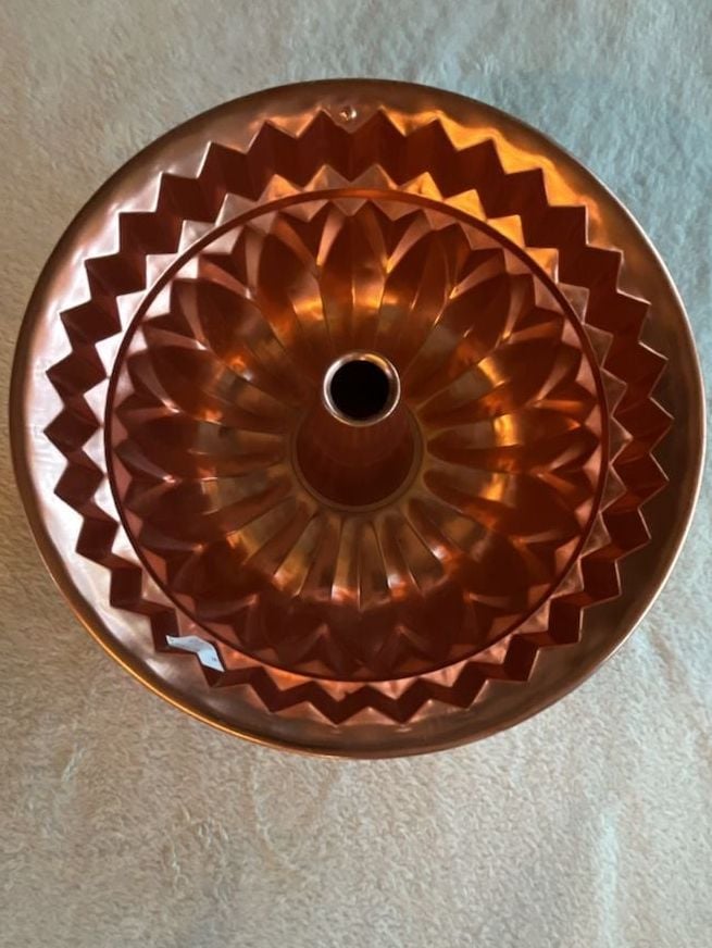 Vintage Copper Tone Bundt Cake Pan Size 9 Inch Fluted Mold 1
