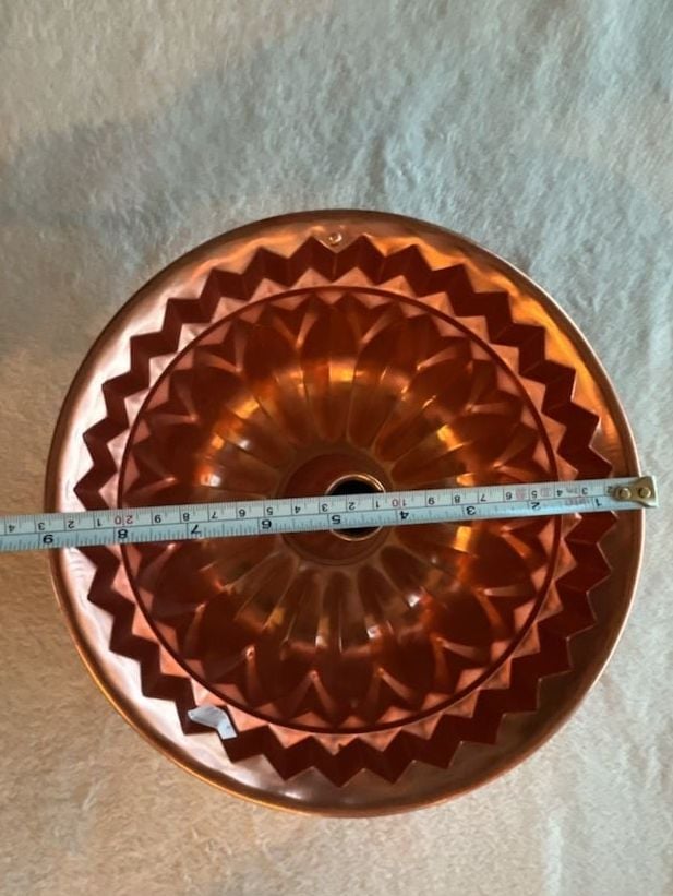 Vintage Copper Tone Bundt Cake Pan Size 9 Inch Fluted Mold 2