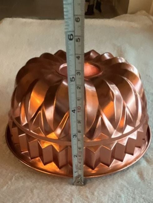 Vintage Copper Tone Bundt Cake Pan Size 9 Inch Fluted Mold 4