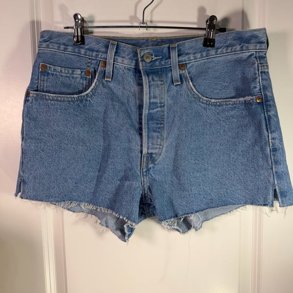 Levi's 501 Original Denim Shorts Size W30 Light Wash Raw Hem
