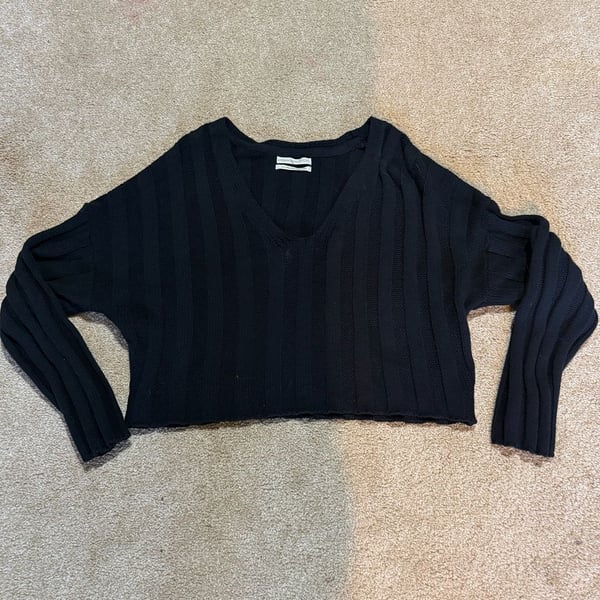 Urban Outfitters V-Neck Ribbed Crop Sweater Size S Black