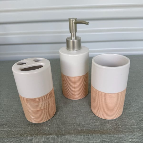 3 pc Bathroom decor set