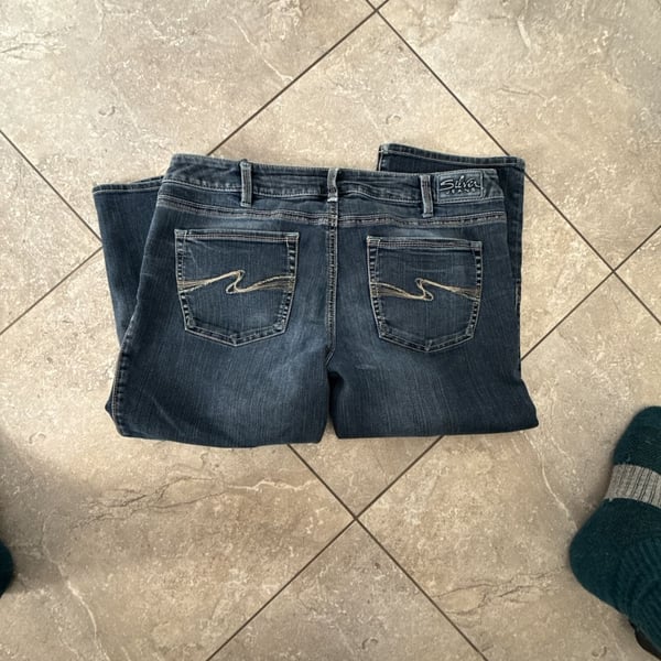 Silver Jeans Aiko Capri Size 34 Dark Wash Denim