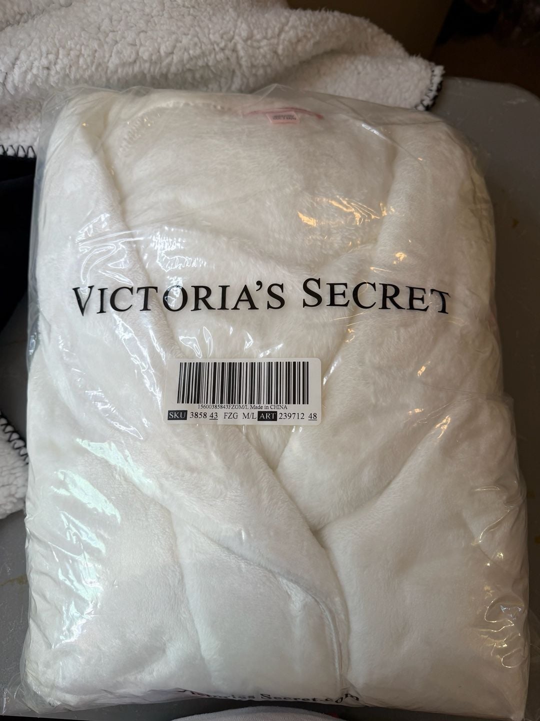 Victoria's Secret Plush Robe Size M/L White 1
