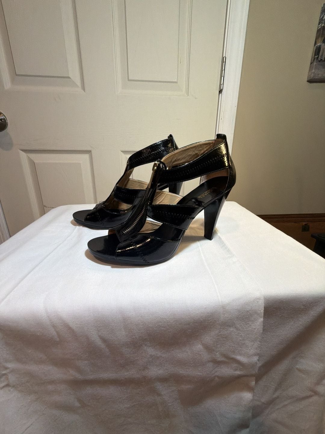 MICHAEL Michael Kors Berkley Heels Black Patent Leather Zip Front 6
