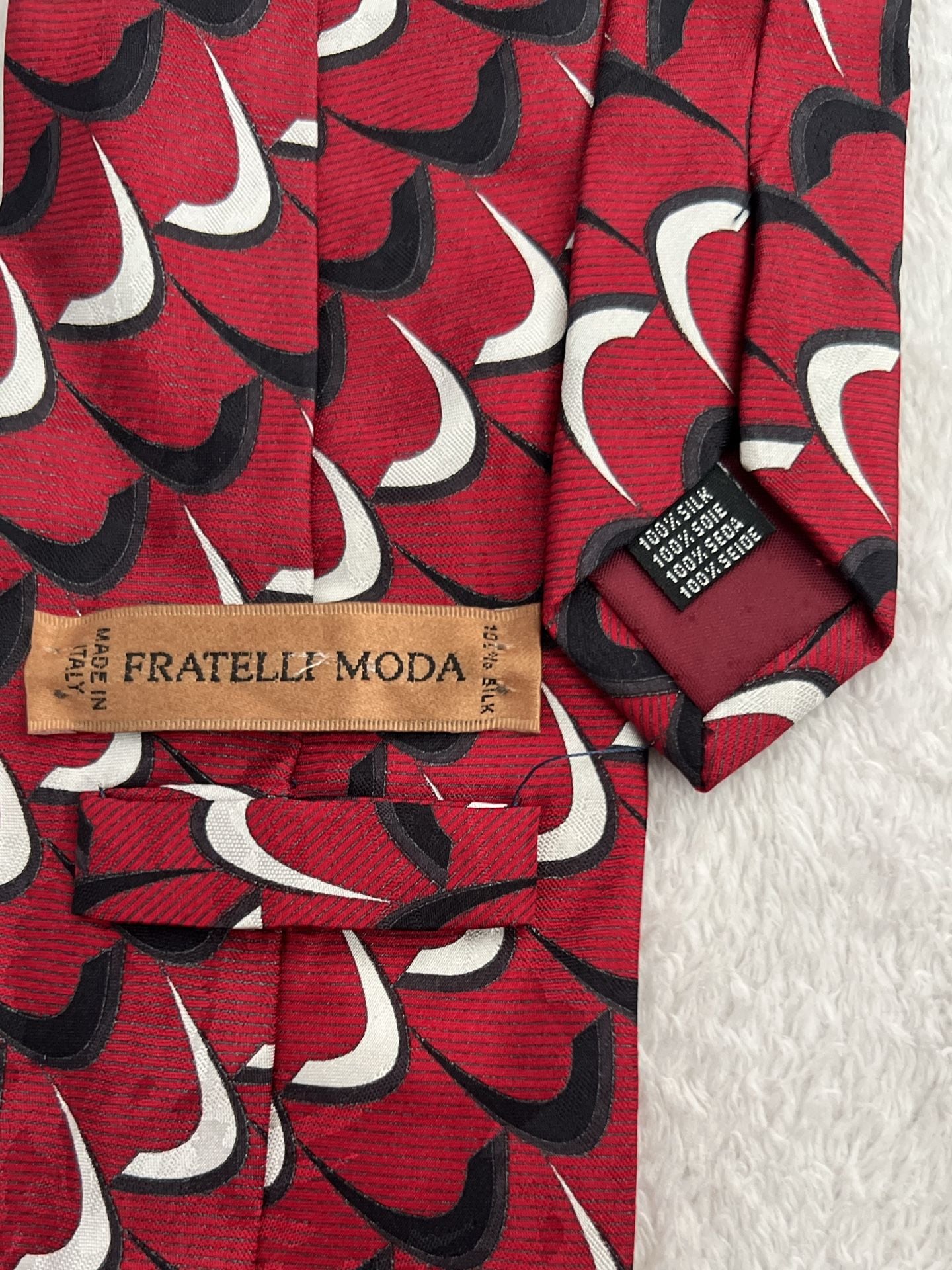 Fratelli Moda Silk Necktie Red Black White Geometric Pattern 3