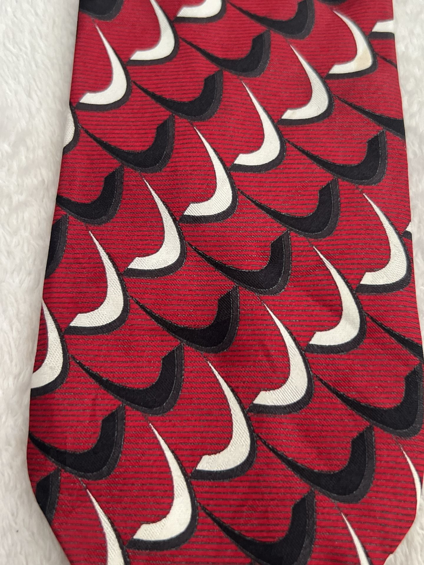 Fratelli Moda Silk Necktie Red Black White Geometric Pattern 2