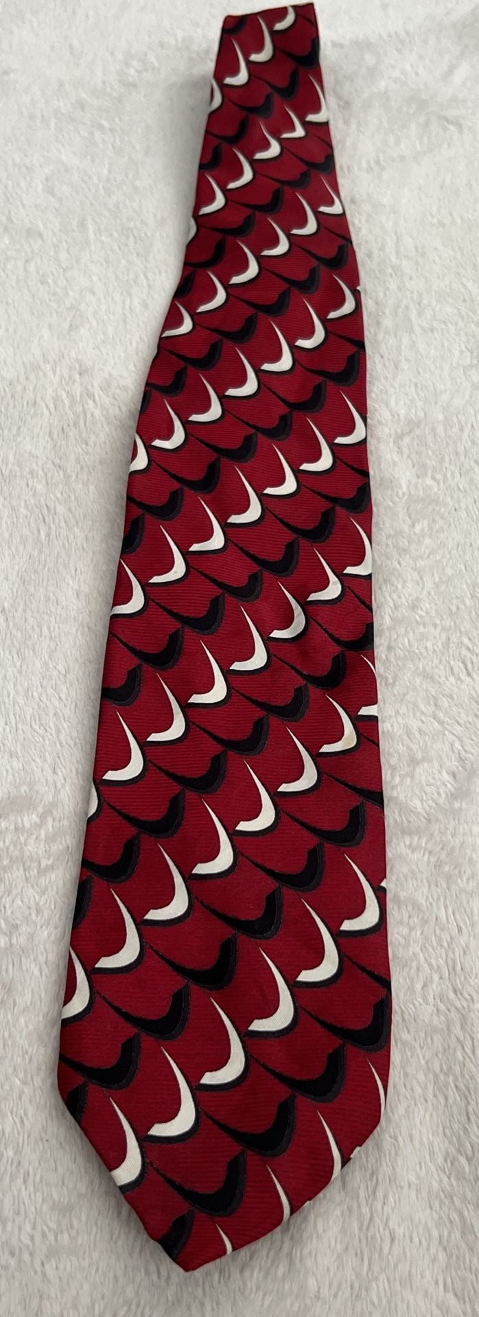 Fratelli Moda Silk Necktie Red Black White Geometric Pattern 1