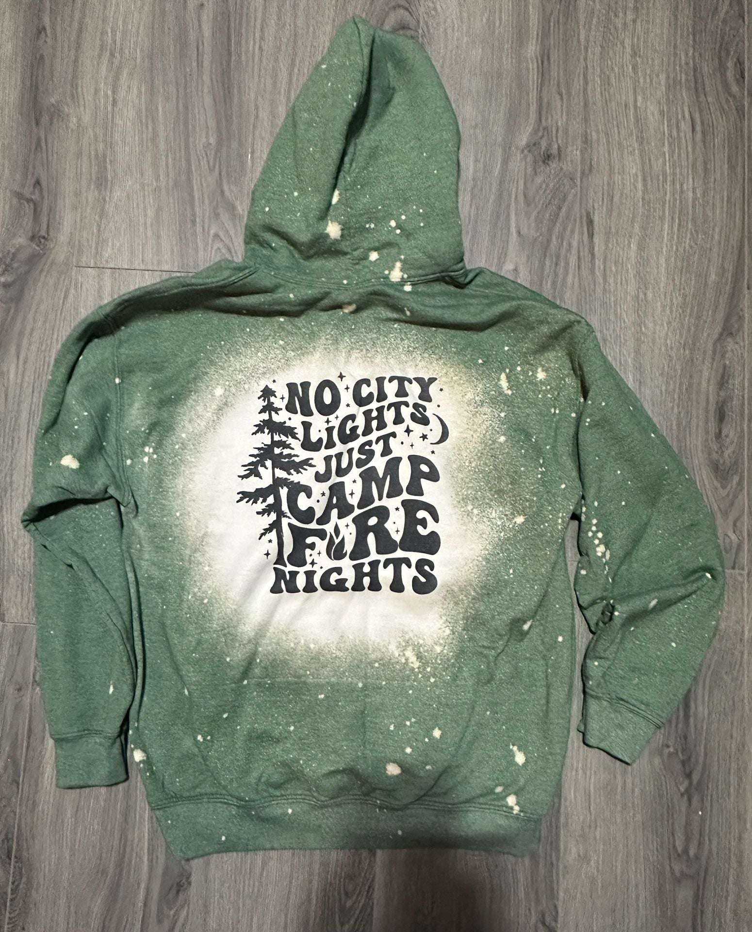 Gildan Heavy Blend Hoodie Size L Green Bleached No City Lights Campfire 2